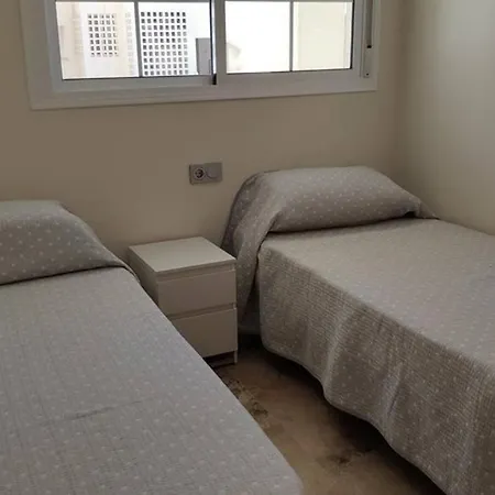 Lovely 2 Bedroom With Pool Apartment *