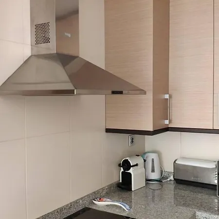 Lovely 2 Bedroom With Pool Apartment *