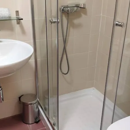 Lovely 2 Bedroom With Pool