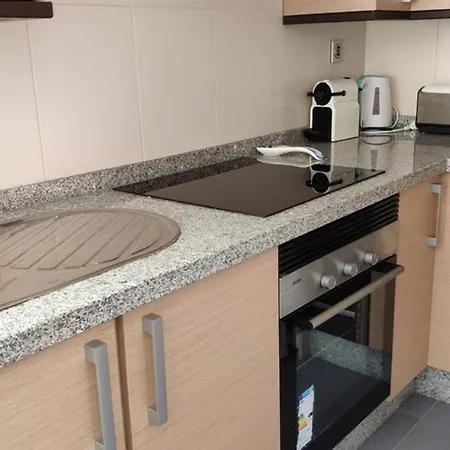Lovely 2 Bedroom With Pool Apartment *