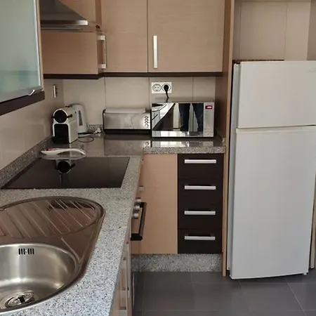 Lovely 2 Bedroom With Pool